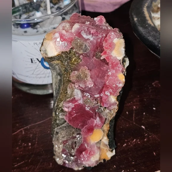 Moldy Raspberry Red Calcite Original Pocket - Picture 8 of 10